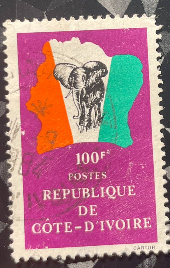 Série courante — Armoiries et symboles : Carte tricolore et Éléphant d'Afrique (Fond violet / magenta)