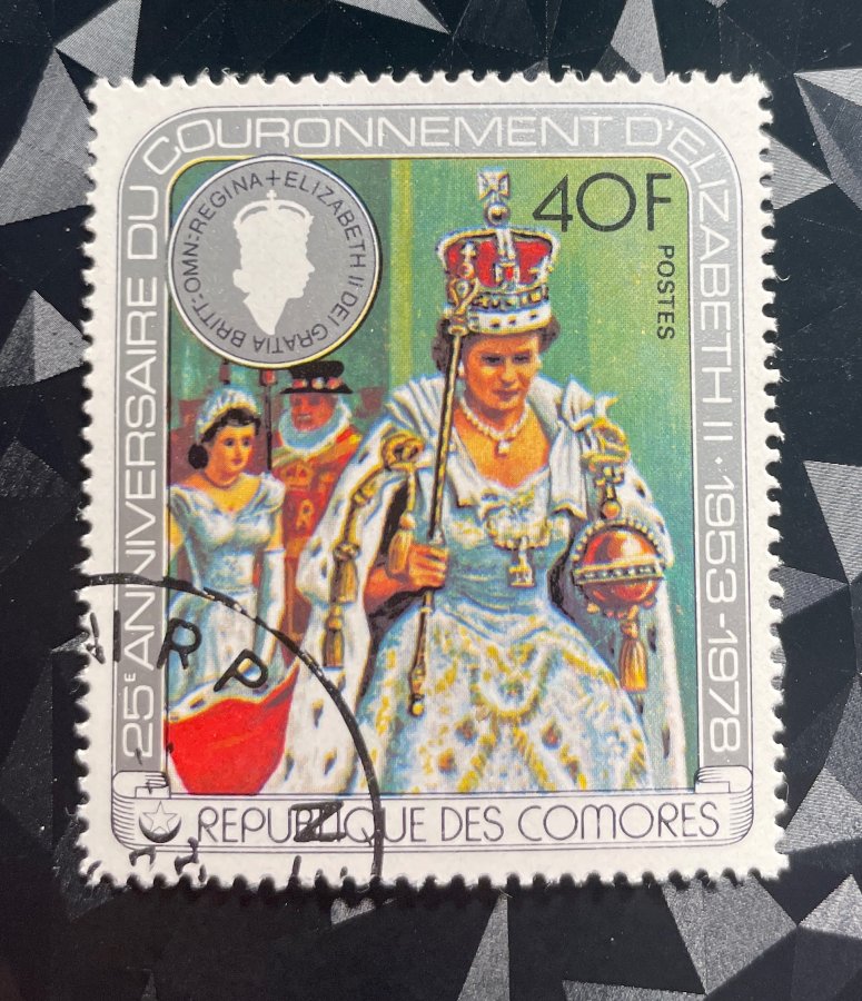 25e anniversaire du couronnement d'Elizabeth II – La Reine en tenue de sacre