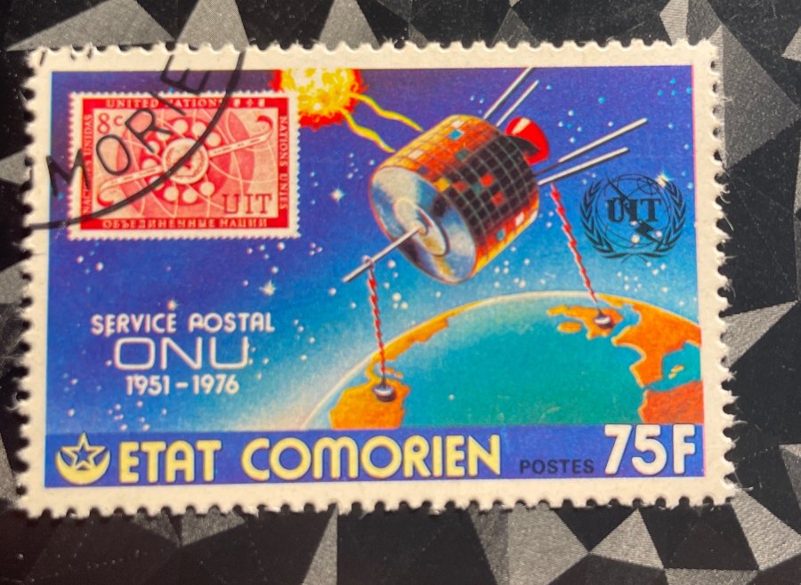 25e anniversaire de l'Administration postale des Nations Unies (APNU) – Satellite de télécommunication et UIT