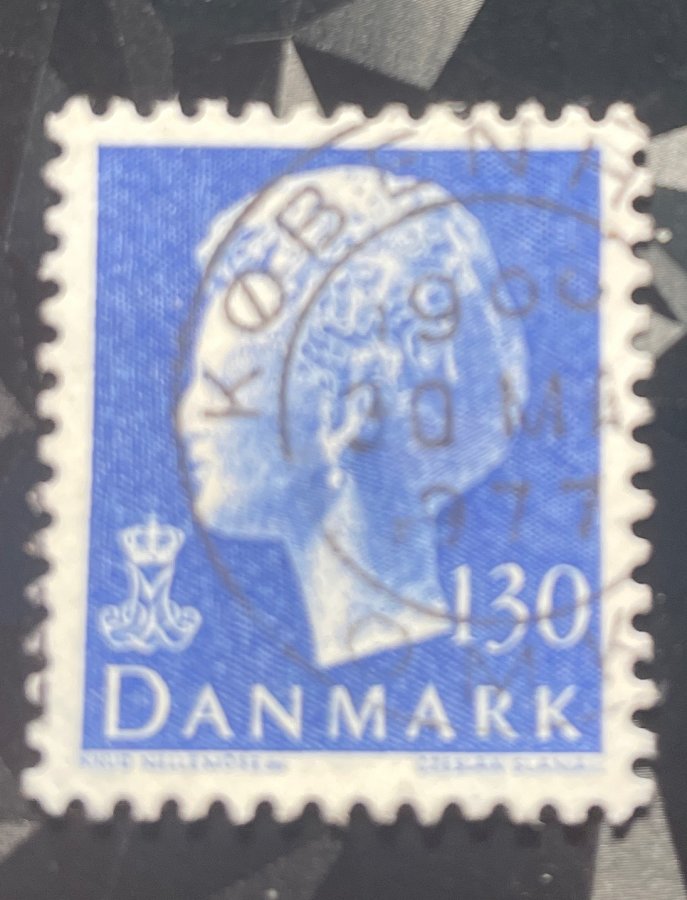 Timbre d'usage courant au type Reine Margrethe II (profil de Knud Nellemose, gravure par Czesław Slania)
