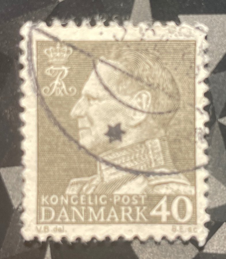 Timbre d'usage courant au type Roi Frederik IX en uniforme (profil)