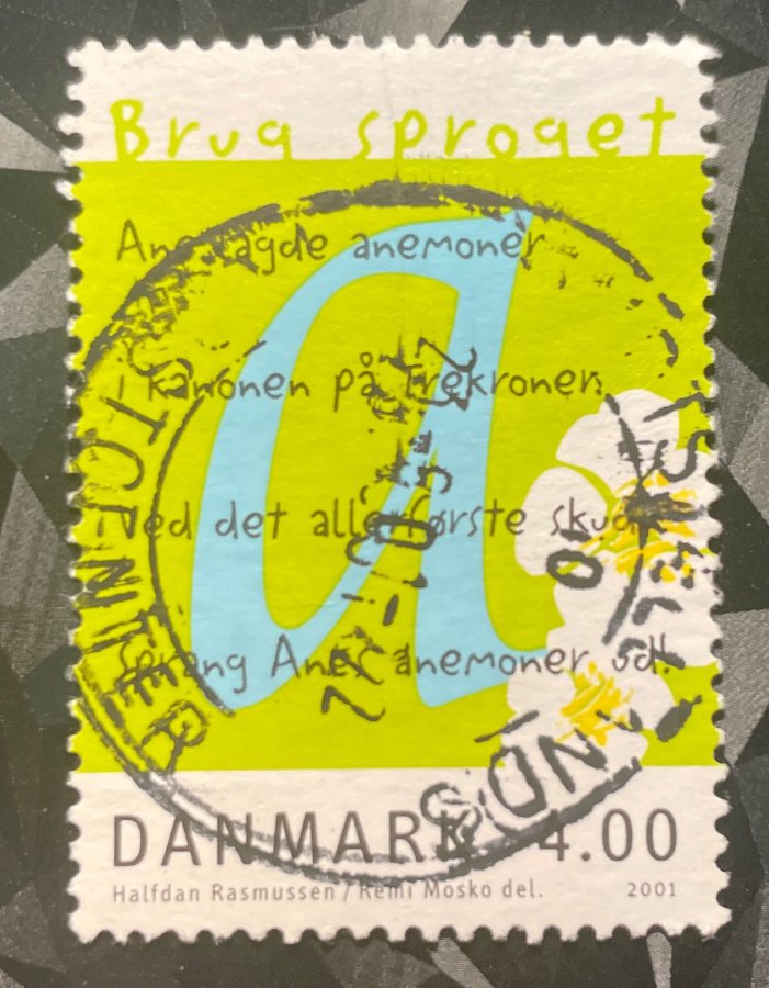 Timbre commémoratif "Utilisez la langue" (Brug sproget) avec poésie de Halfdan Rasmussen et graphisme centré sur la lettre A