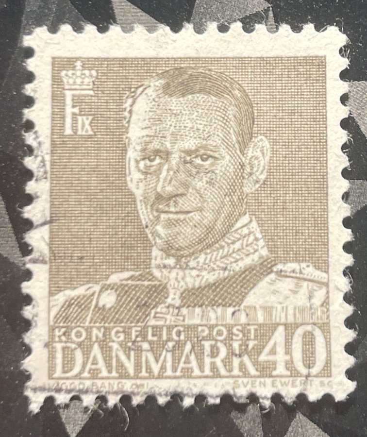 Timbre d'usage courant au type Roi Frederik IX de Danemark en uniforme