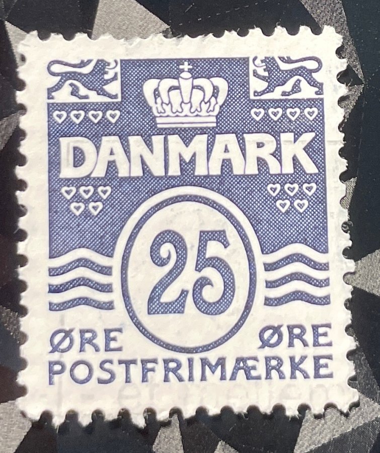 Timbre d'usage courant au type Chiffre et Couronne avec Vagues héraldiques et Cœurs (25 øre bleu-violet)