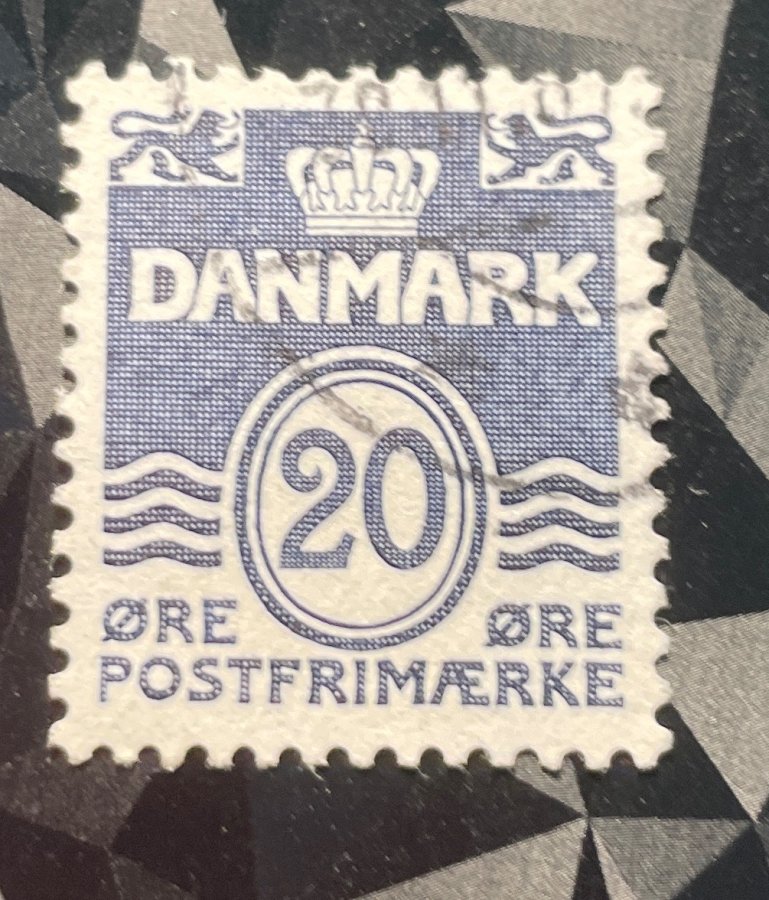 Timbre d'usage courant au type Chiffre et Couronne avec Vagues héraldiques et Lions (valeur faciale 20 øre)