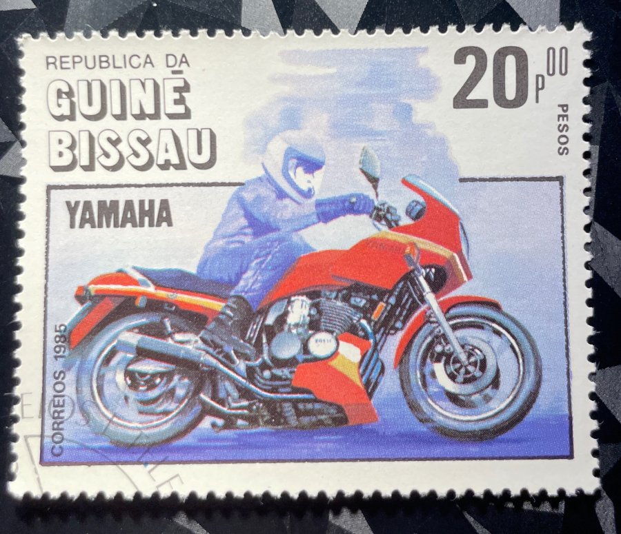 Centenaire de l'invention de la moto — Moto Yamaha et pilote